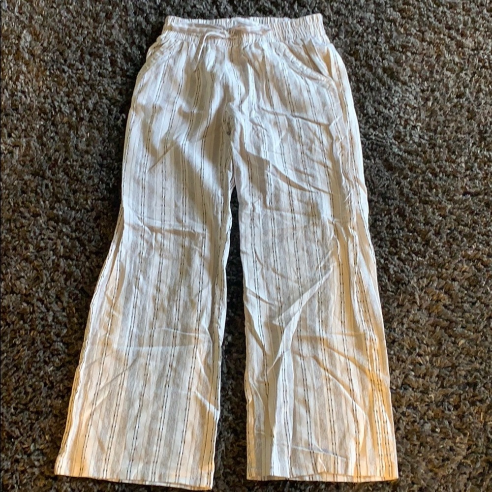 Wide leg pants.